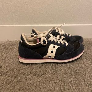 Women’s Saucony Jazz low pro